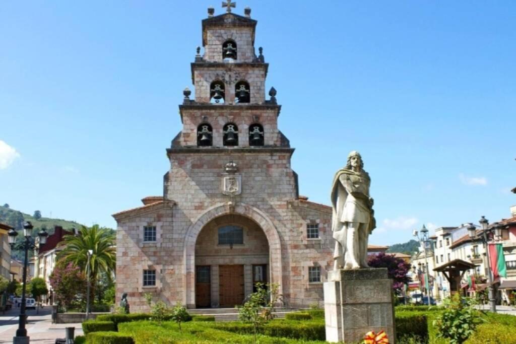 Plaza Central Cangas De Onis Bagian luar foto